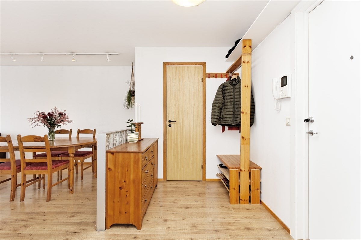 Praktisk innvendig bod, som også kan brukes til garderobe. Galleribilde