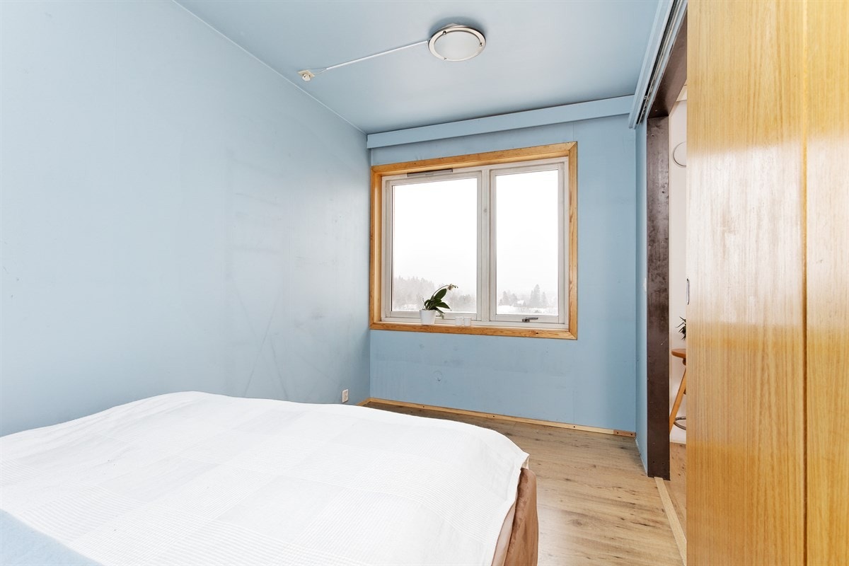 Hyggelig og usjenert utsyn fra soverommet. Galleribilde