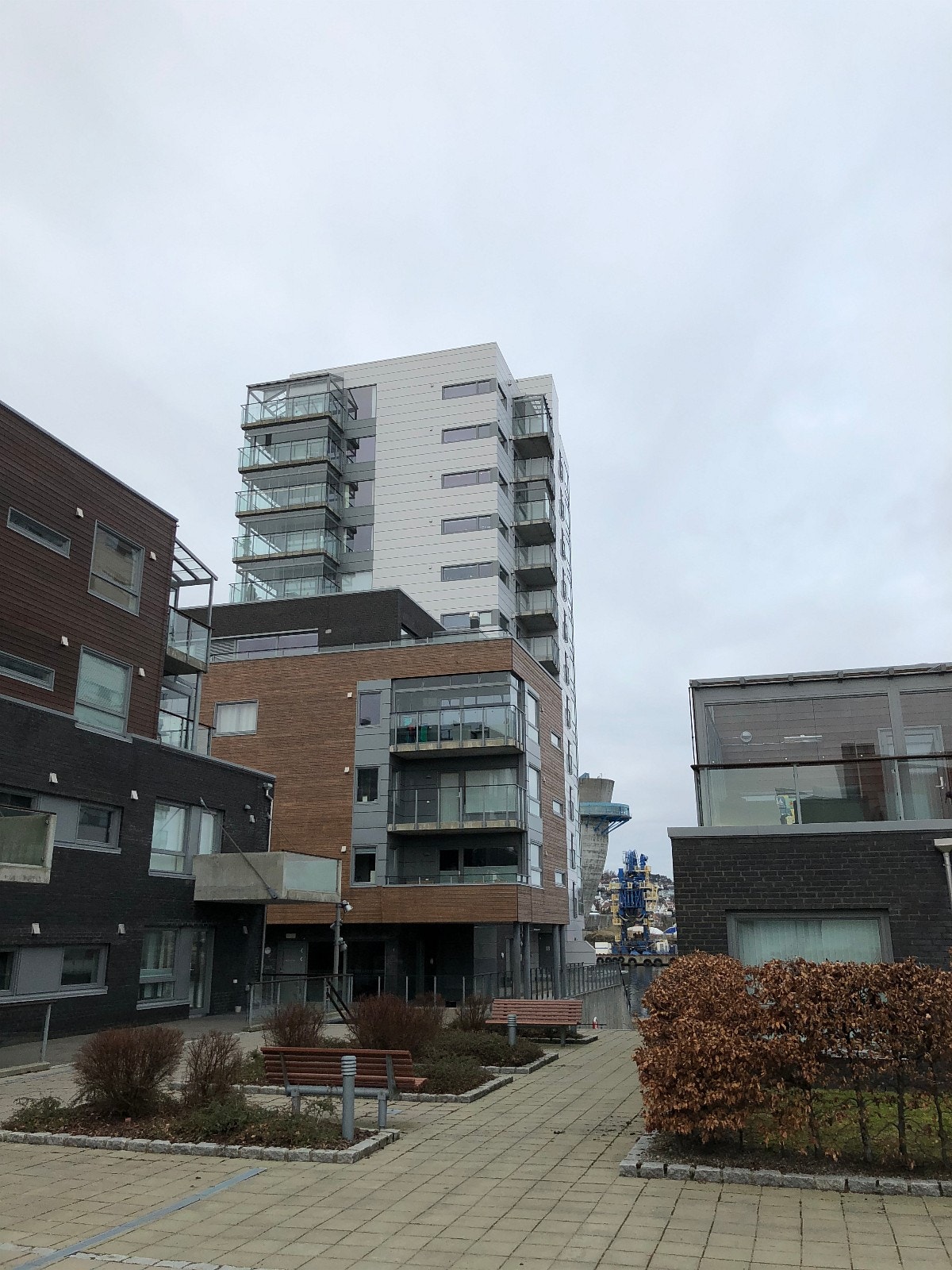 Toppetagen i det hvite bygget Galleribilde