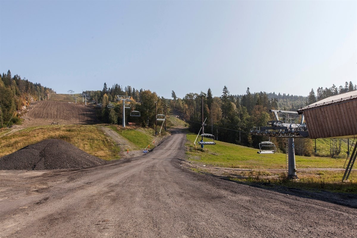 Det er etablert sommervei opp til eiendommen. Galleribilde