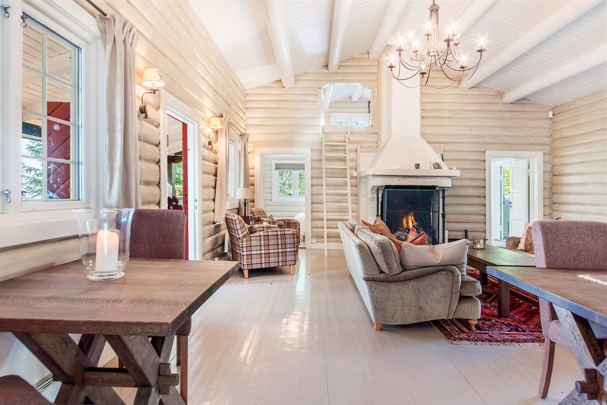 Stor stue på ca. 50 kvm med takhøyde på over 3 meter Galleribilde