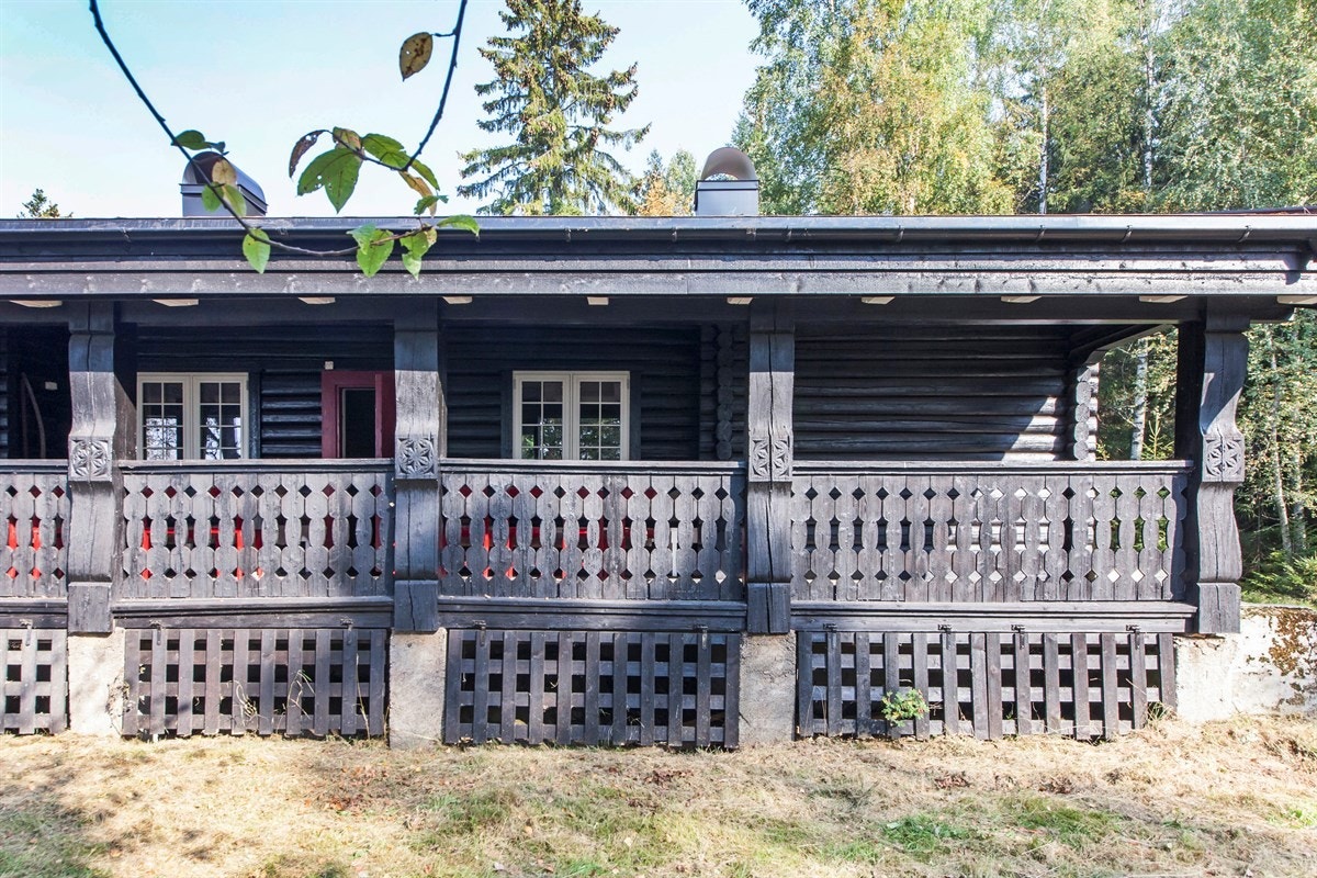 Vakker laftet hytte med en idyllisk beliggenhet i Wyllerløype Galleribilde