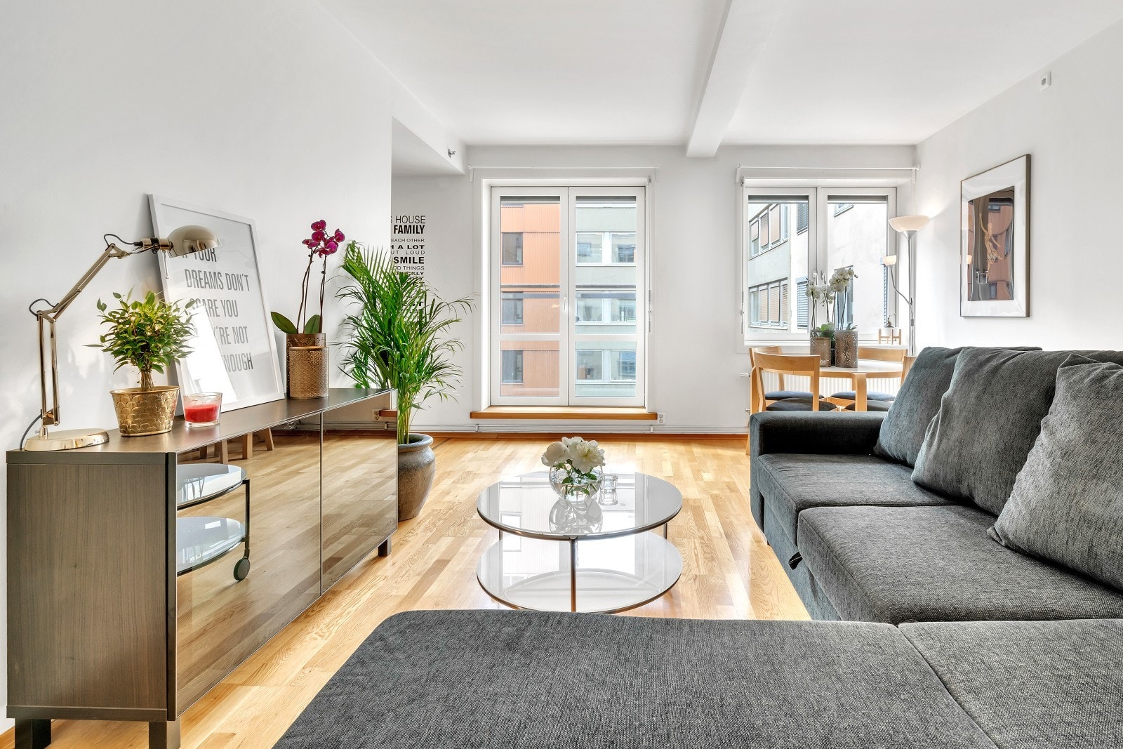 Velkommen til Dronningens gate 12! En sentral og moderne 3-roms selveier midt i Oslo sentrum! Galleribilde