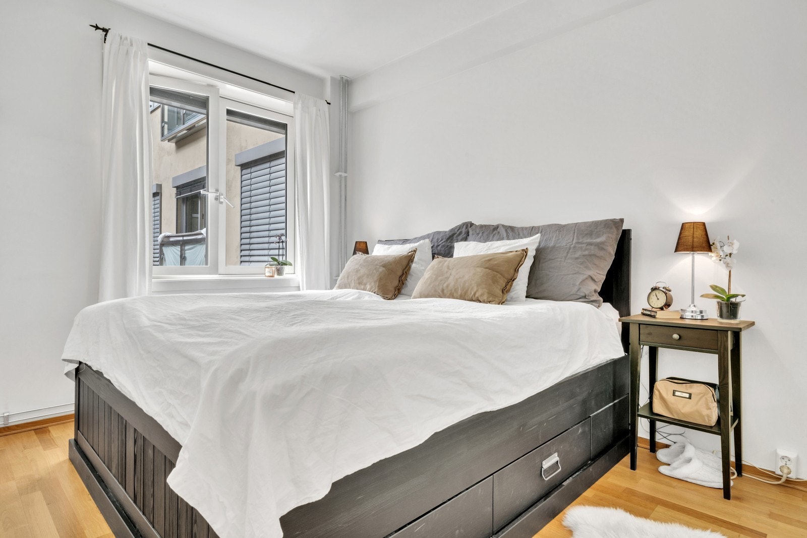 Hovedsoverom. God plass til king-size seng. Galleribilde