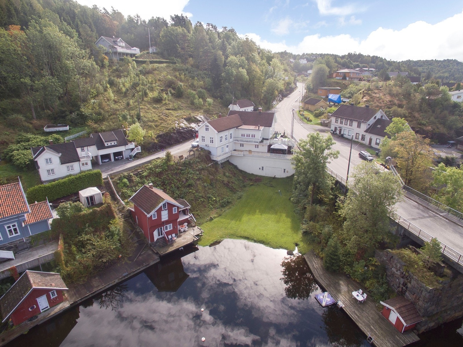 Fasade, oversikt over eiendommen Galleribilde