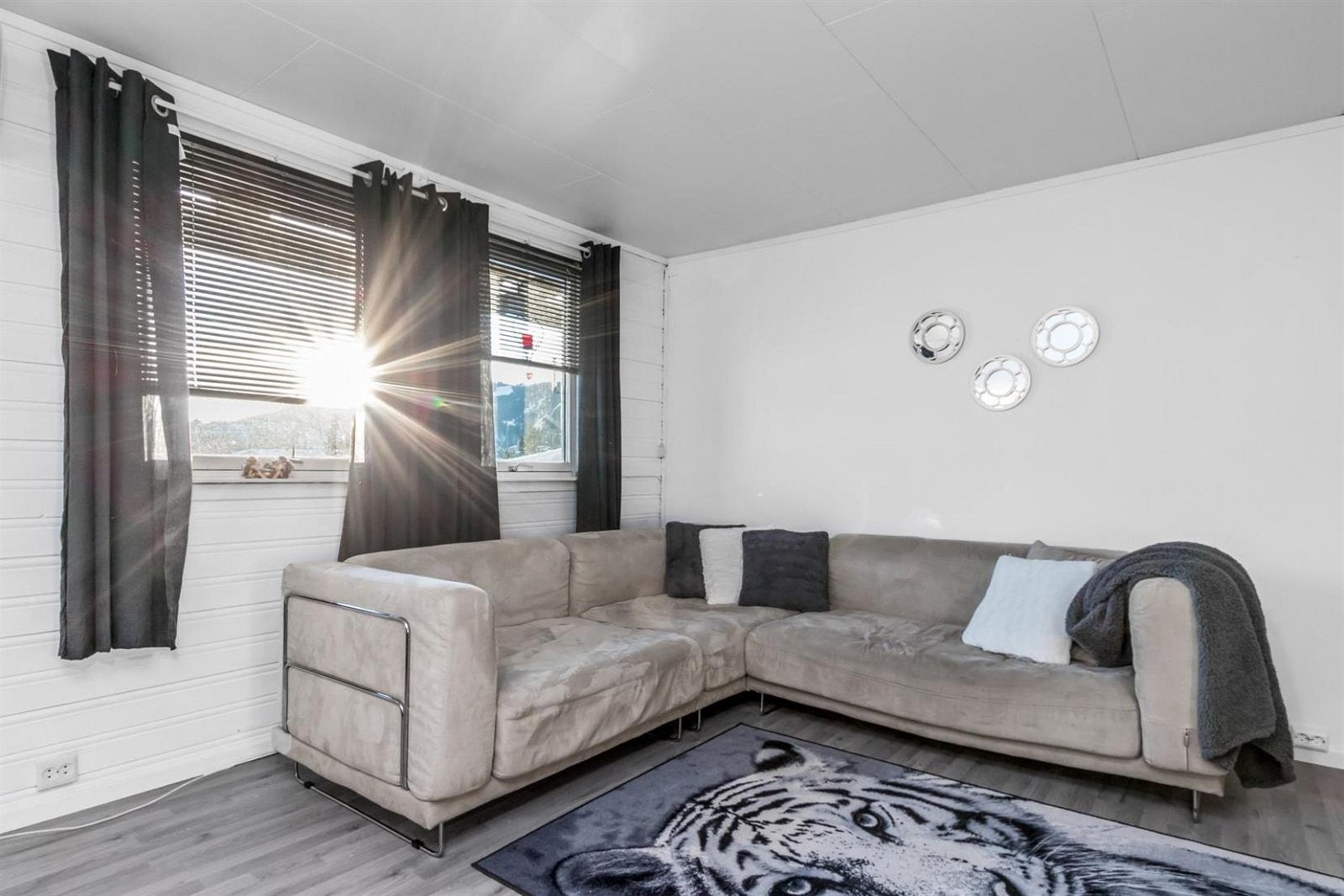 Stue i sokkelleilighet. Galleribilde