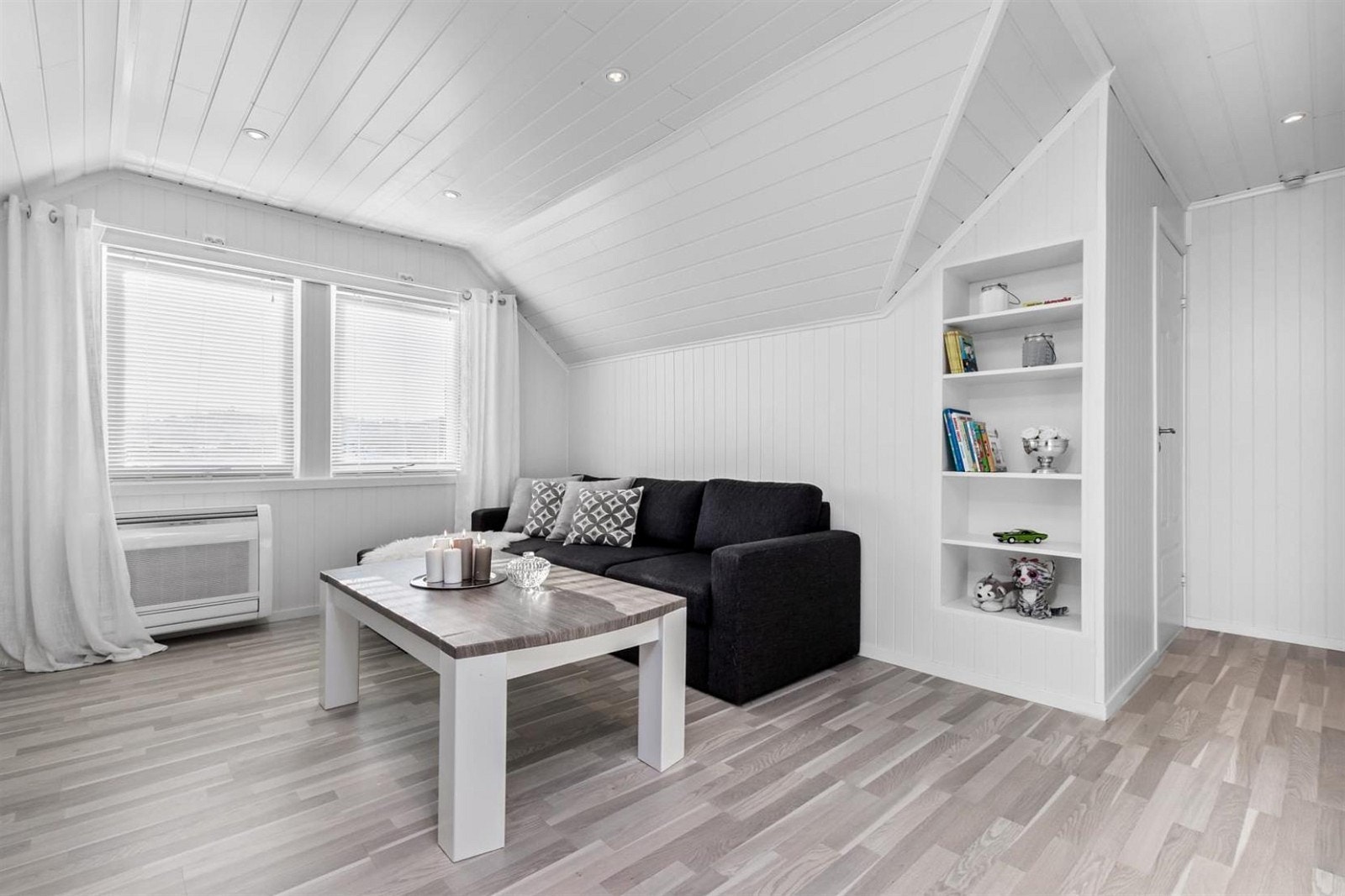 Loftstue. Galleribilde