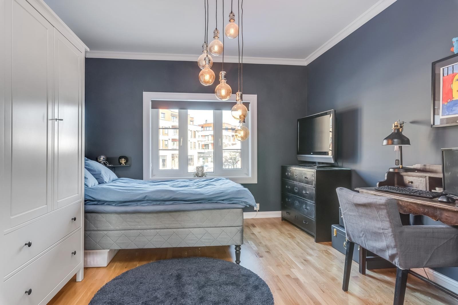 Hovedsoverom med garderobeskap Galleribilde