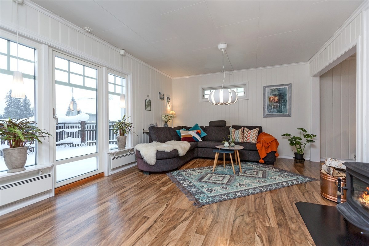 Stua er lys og trivelig Galleribilde