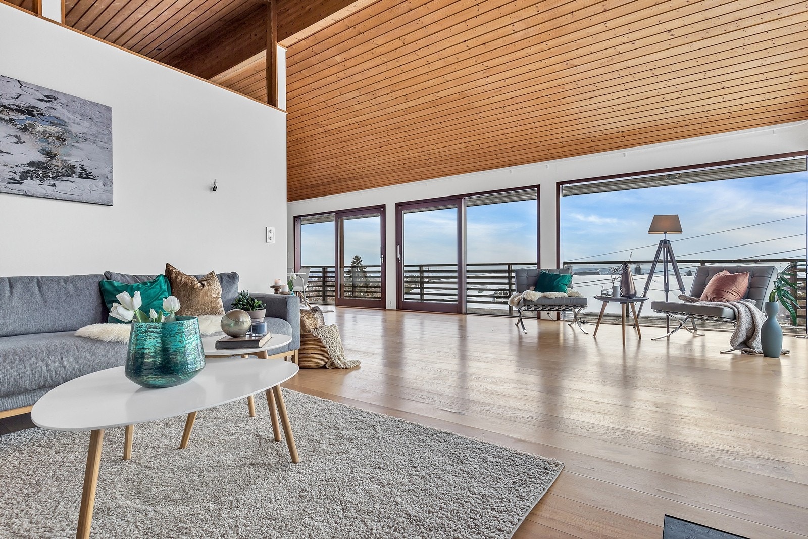 Flott stue med generøs takhøyde Galleribilde