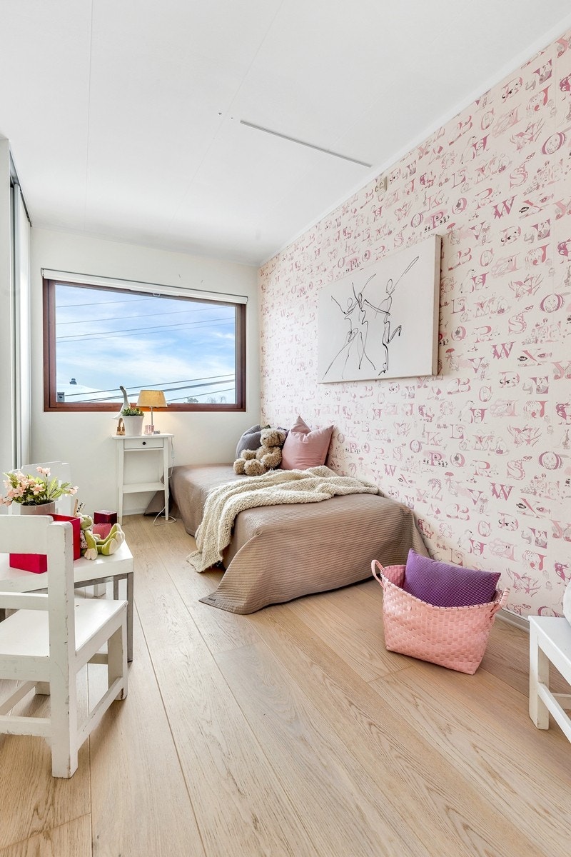 Soverom 3 med hyggelig tapet Galleribilde