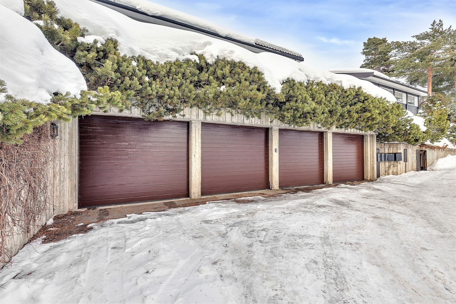 Garasje, garasje nr 2 fra venstre medfølger Galleribilde