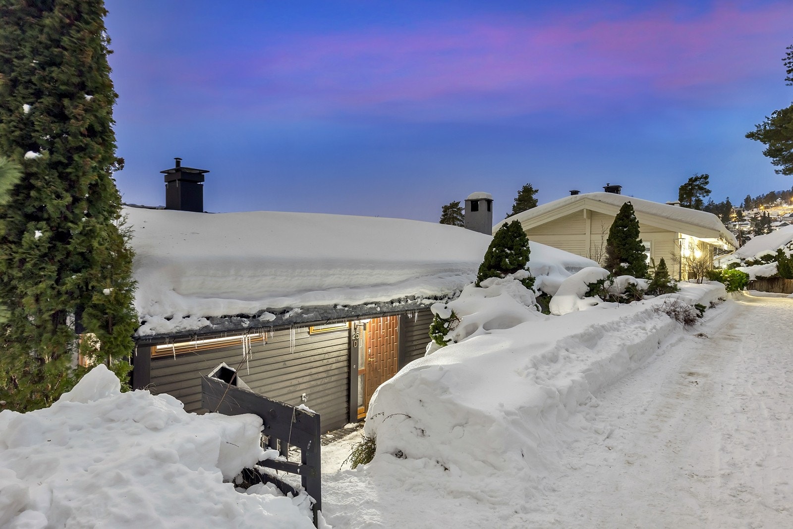 Inngangsparti kveld Galleribilde