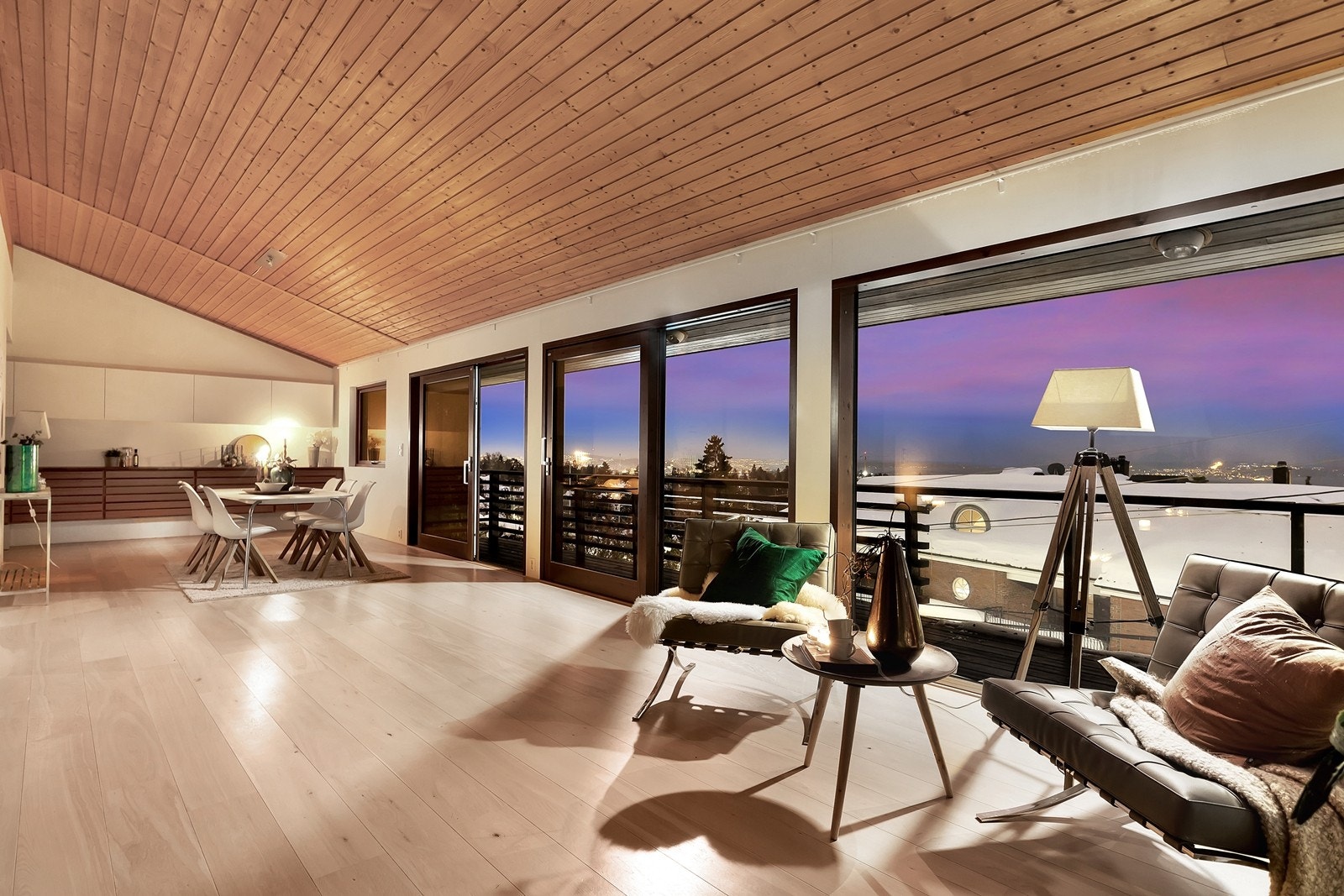 Stue/spisestue kveld Galleribilde