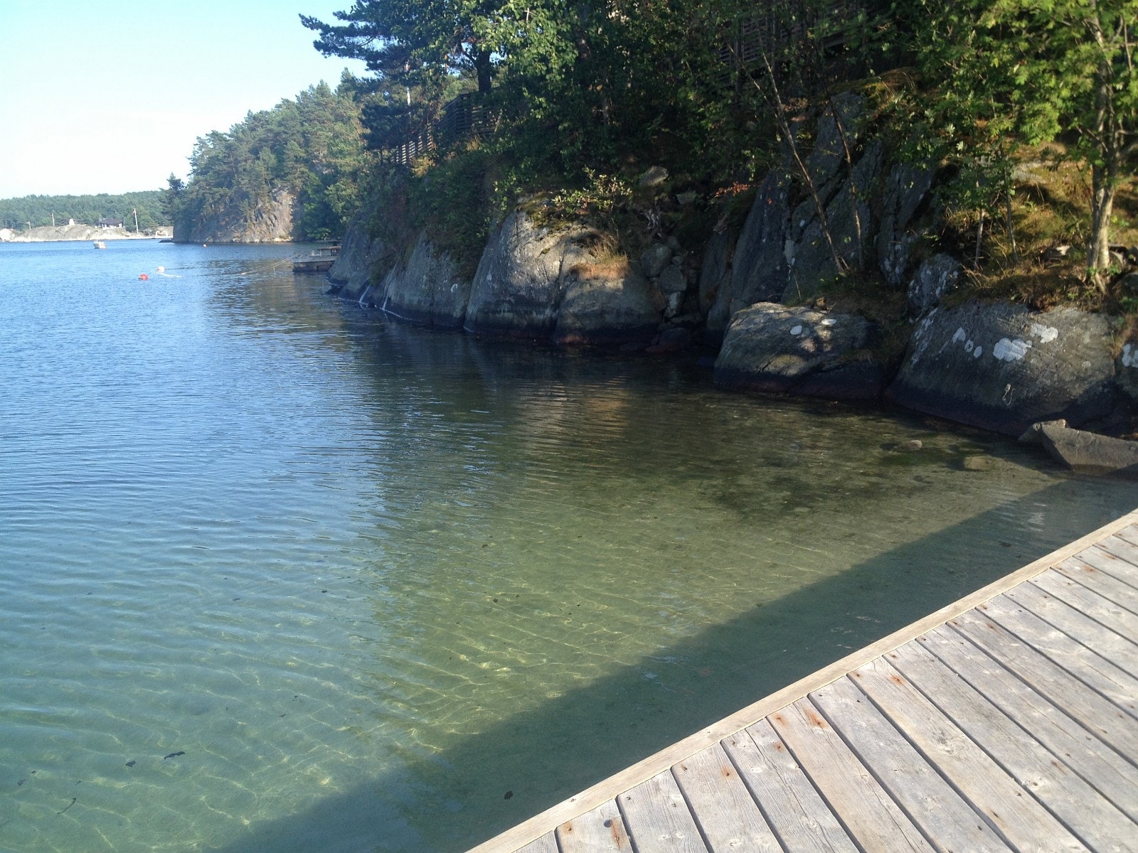 Greit å bade ytterst på fellesbrygga Galleribilde
