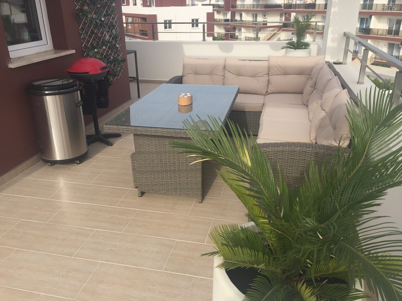 Deilig sittegruppe under markise på takterrassen. Galleribilde
