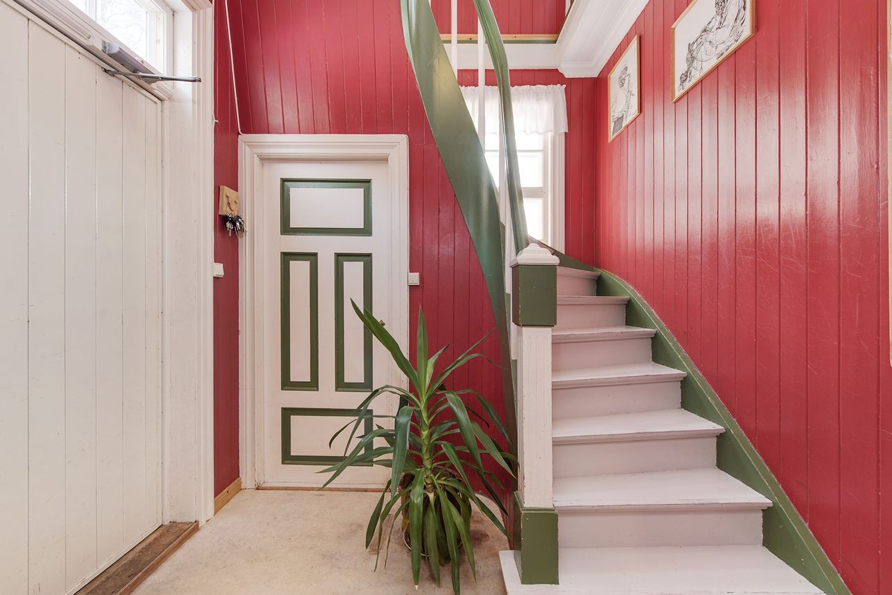 Trapp fra første til andre etasje. Galleribilde