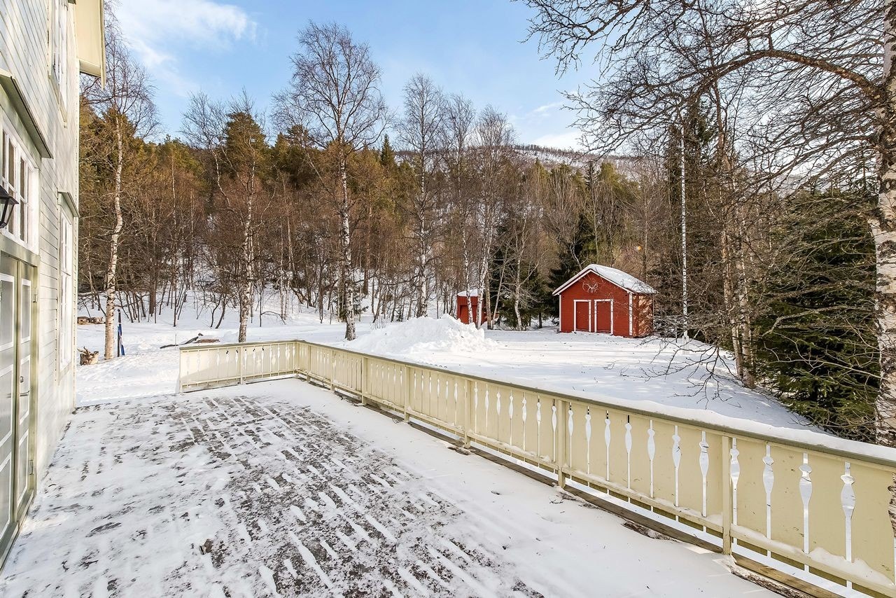 Romslig veranda. Galleribilde
