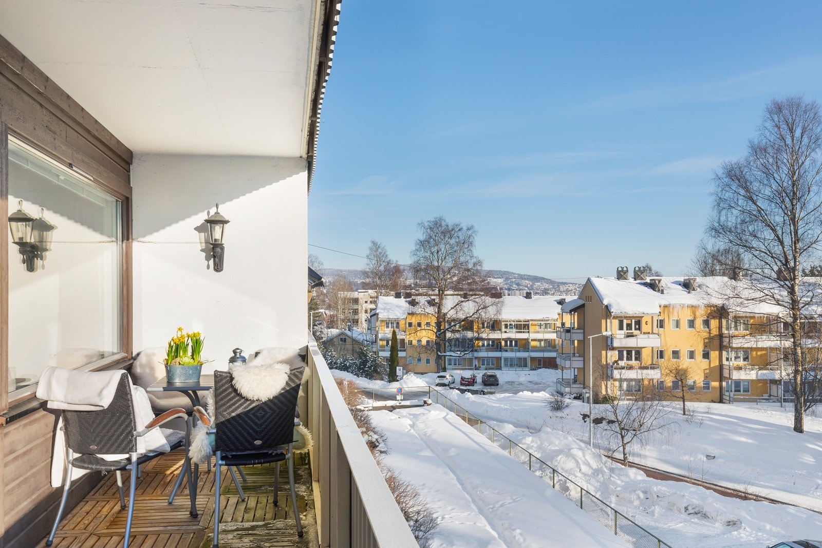 Med beliggenhet i 2.etg ligger man høyt og fritt, med flott utsyn over byen. Galleribilde