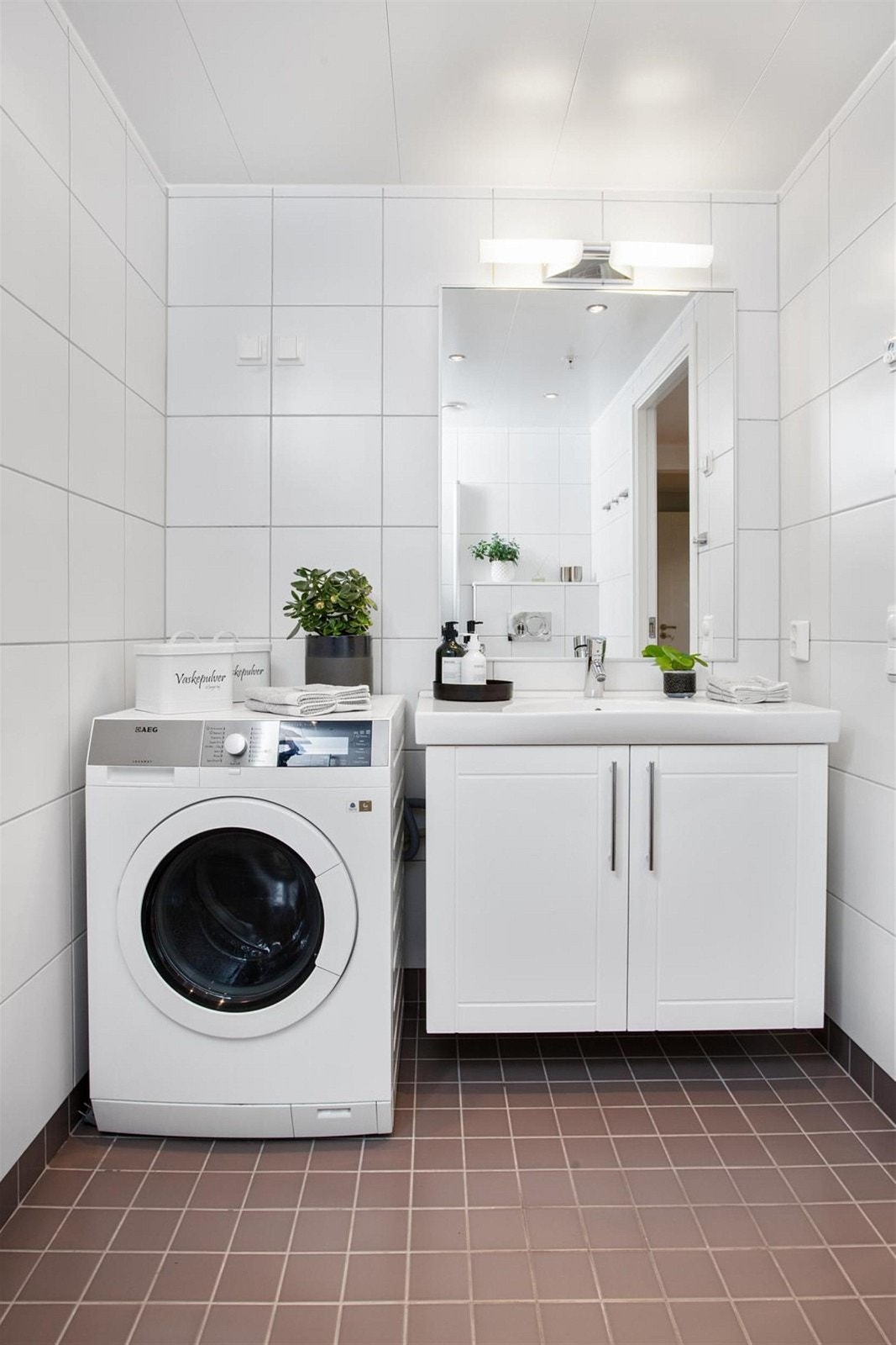 Badet har opplegg for vaskemaskin og tørketrommel Galleribilde