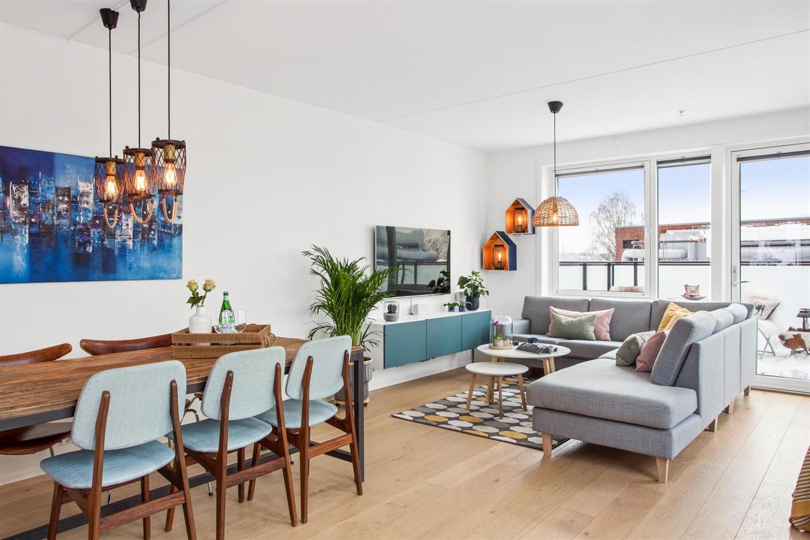 Inviter venner og familie hjem på en trivelig middag. Galleribilde