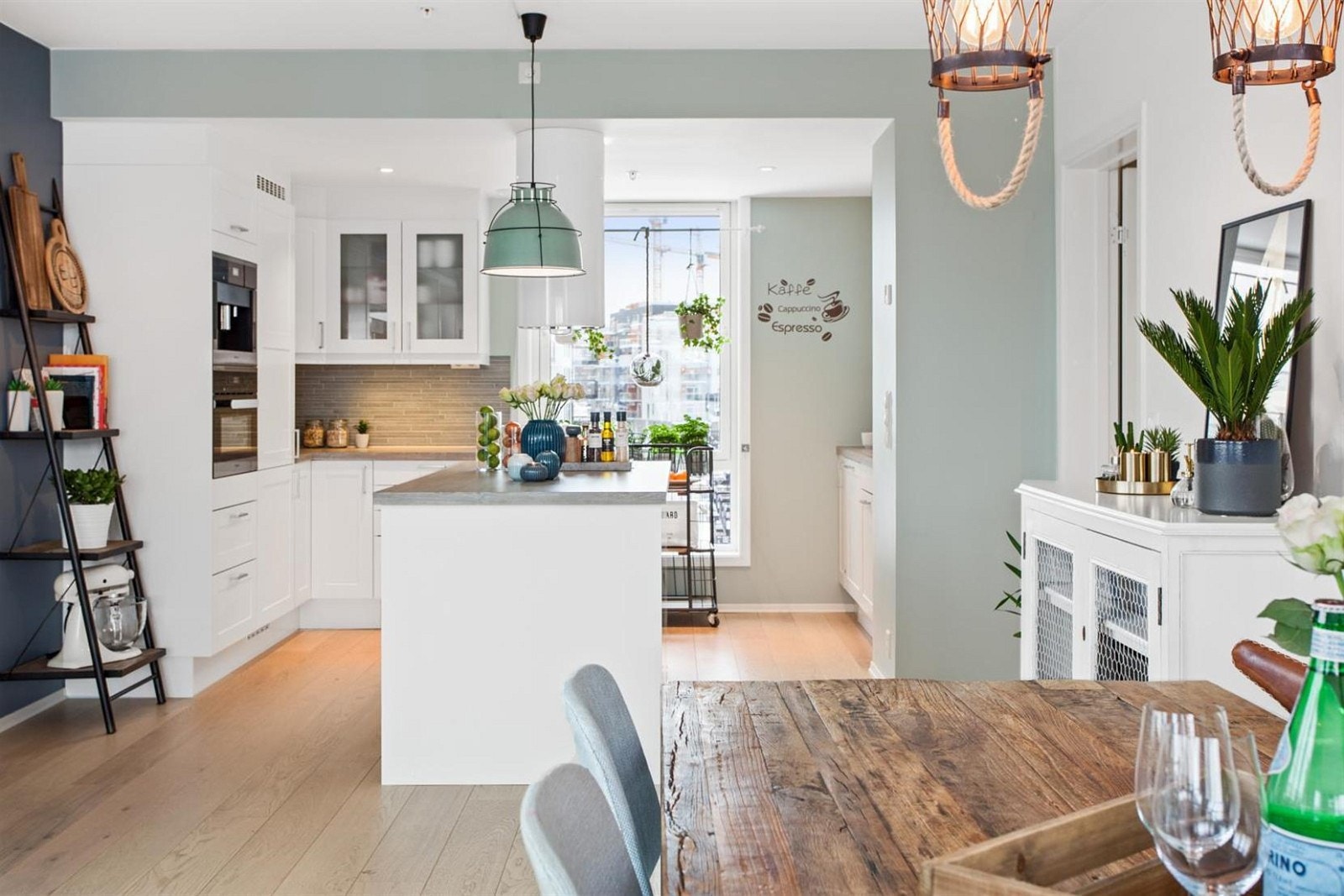 Åpen stue/kjøkken løsning. Galleribilde