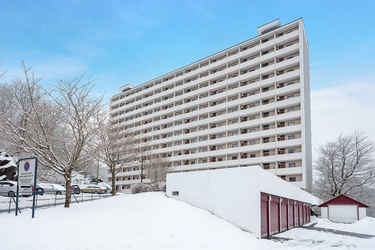 Området er barnevennlig. Man finner flere lekeplasser, grøntområder og tur mulighetene er mange. Galleribilde