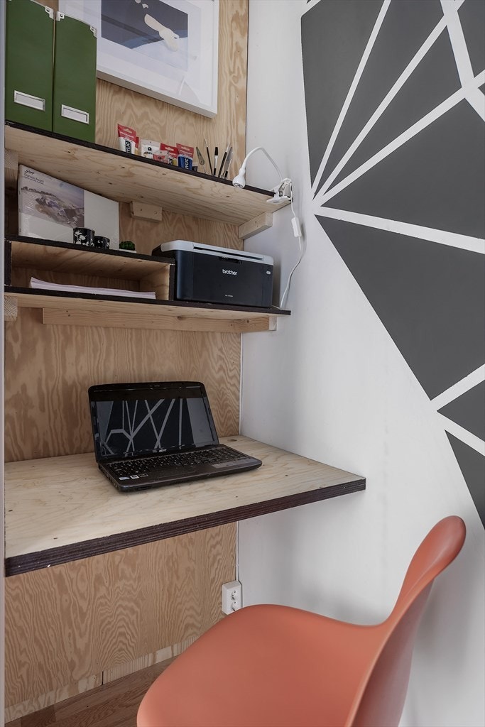 I kroken er det plass til en stol, pult og hyller. Galleribilde