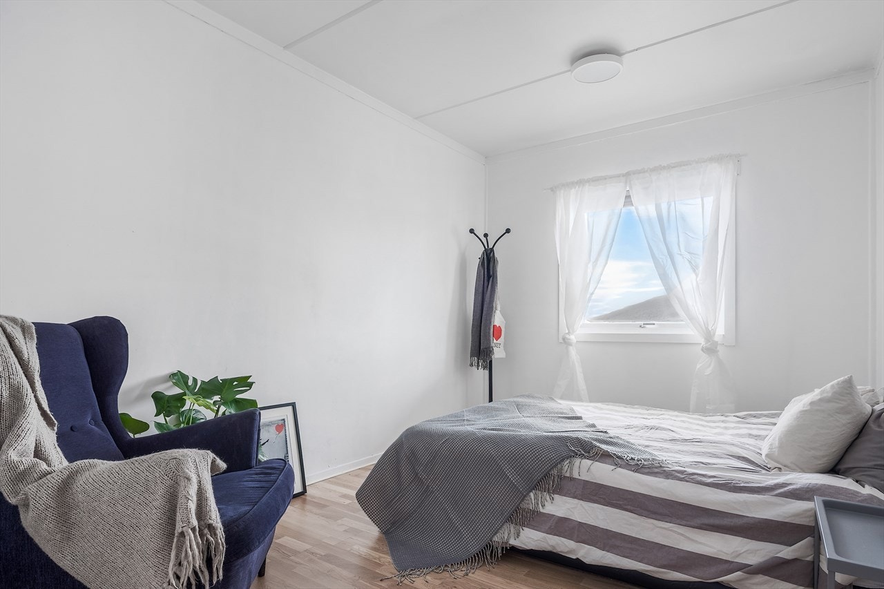 Hovesoverommet er av svært god størrelse med gode garderobeløsninger. Galleribilde