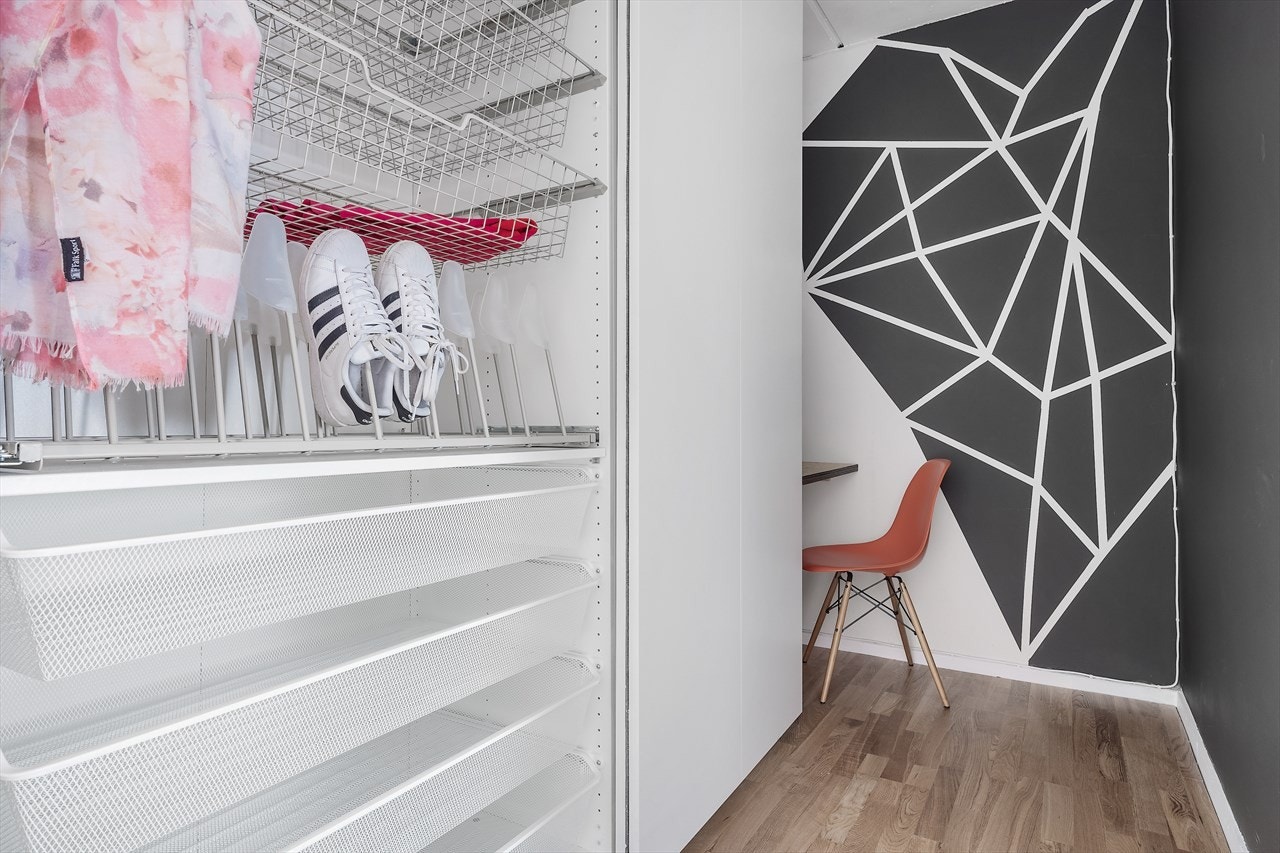 Her er det mer oppbevaringsplass og eget hjørne til hjemmekontor om du ønsker. Galleribilde