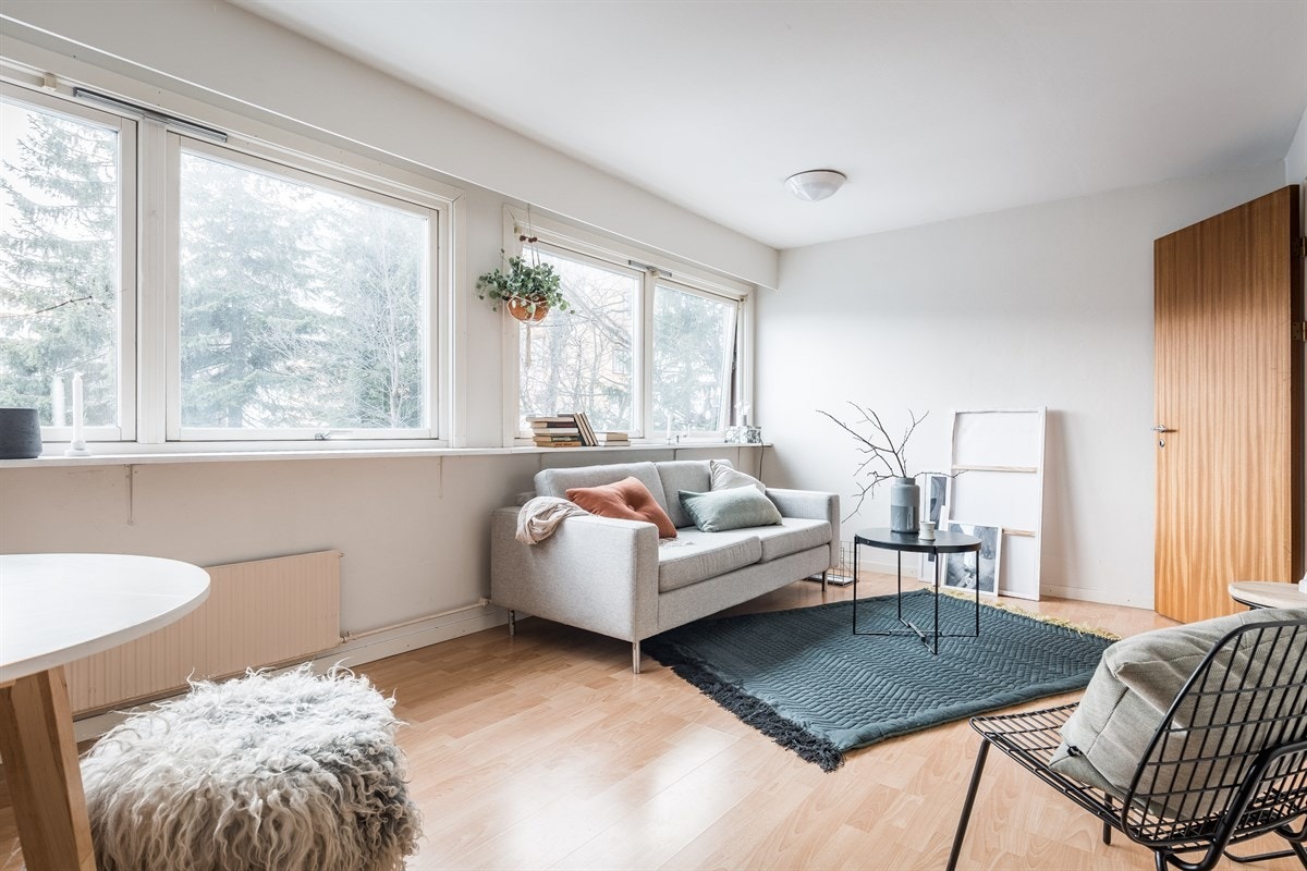 Oppholdsrommet er av grei størrelse og kan deles opp i flere soner Galleribilde