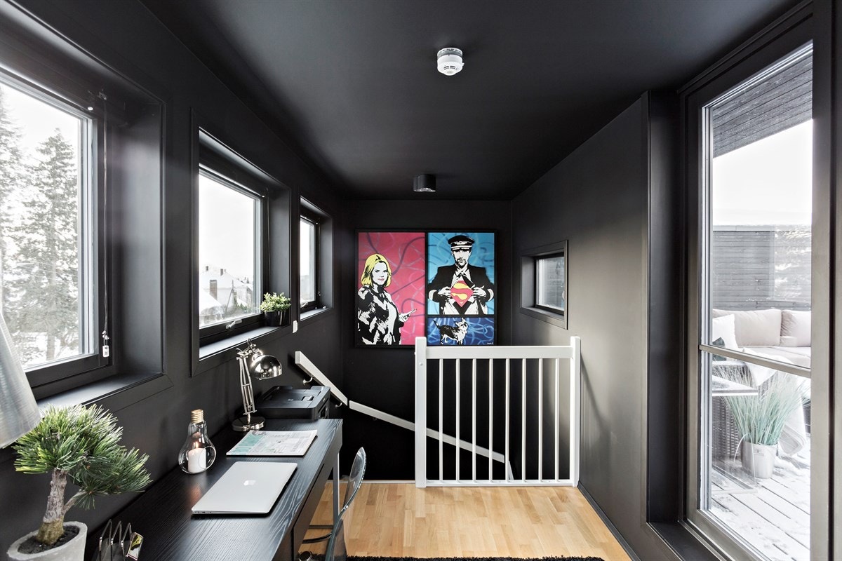 Moderne og lekker loftstue med utgang til privat takterrasse på ca. 32 kvm. Galleribilde