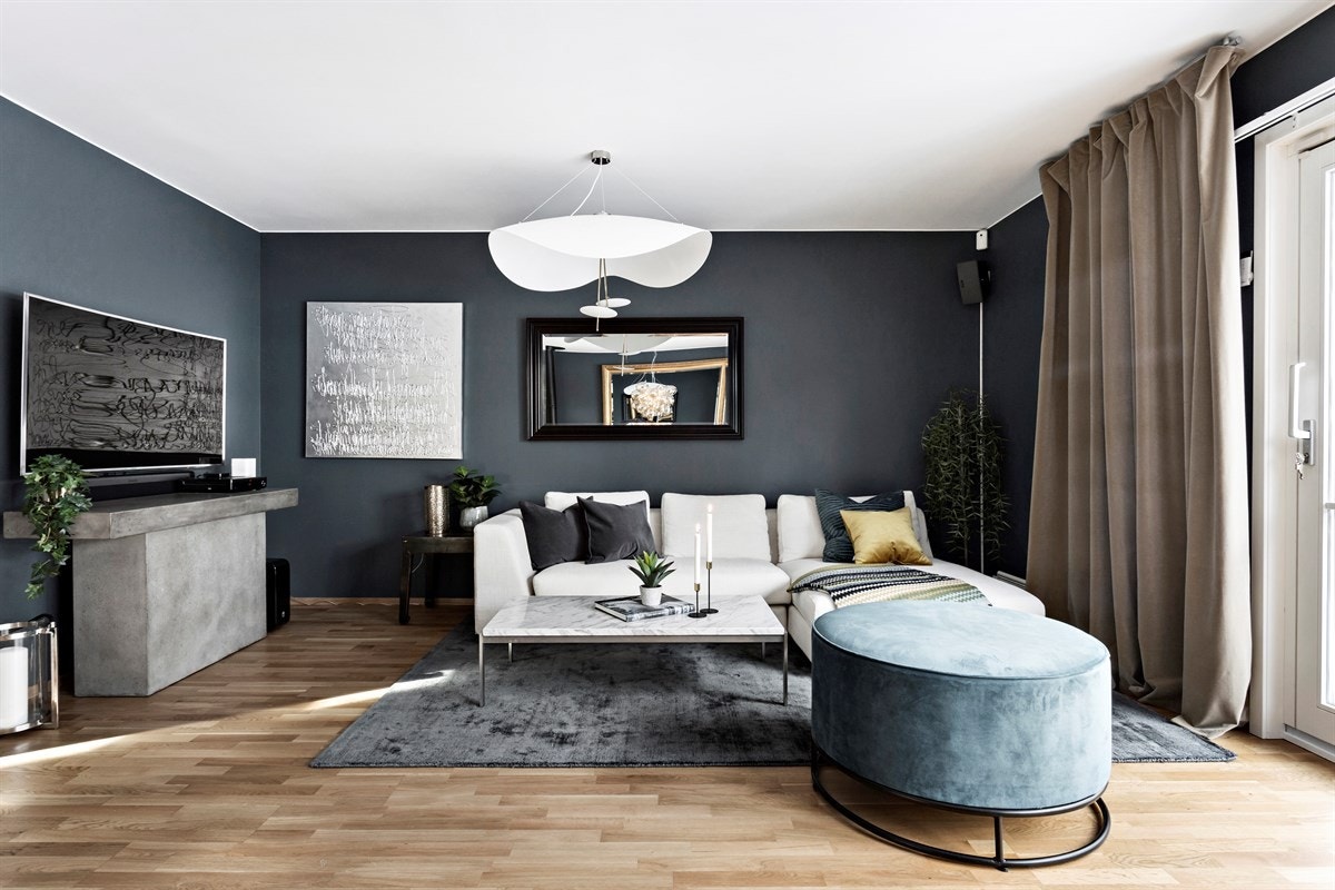 Meget delikat stue med god plass til stor sofagruppe. Galleribilde