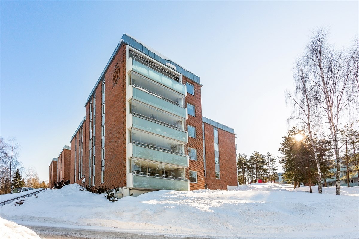 Felleseiendommen er uten gjennomgangstrafikk med asfalte og gruslaggte internveier. Galleribilde