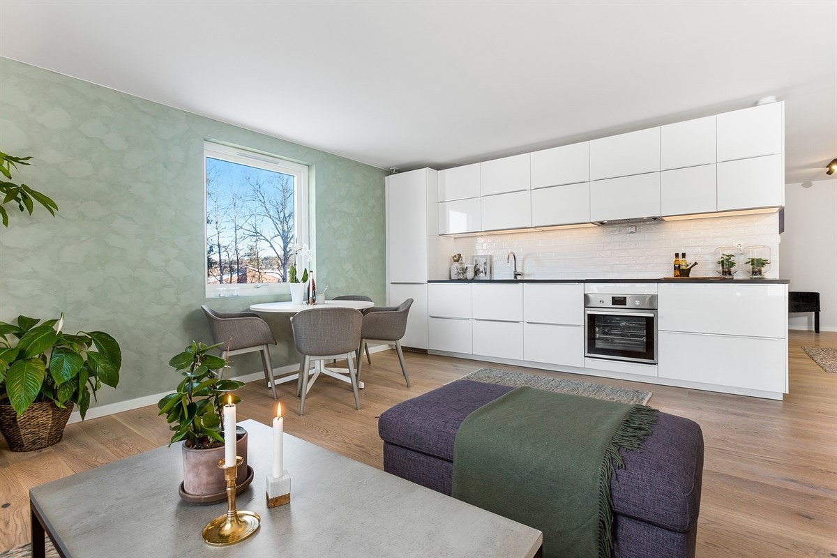 Åpen kjøkkenløsning i stuen. Galleribilde