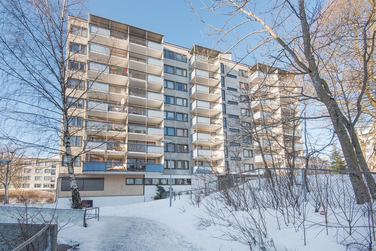 Leiligheten ligger meget attraktivt og populært til på Hovseter med trafikkstille beliggenhet. Det er flotte tur- og rekreasjonsmuligheter i umiddelbar nærhet til borettslaget, både sommer og vinter. Galleribilde