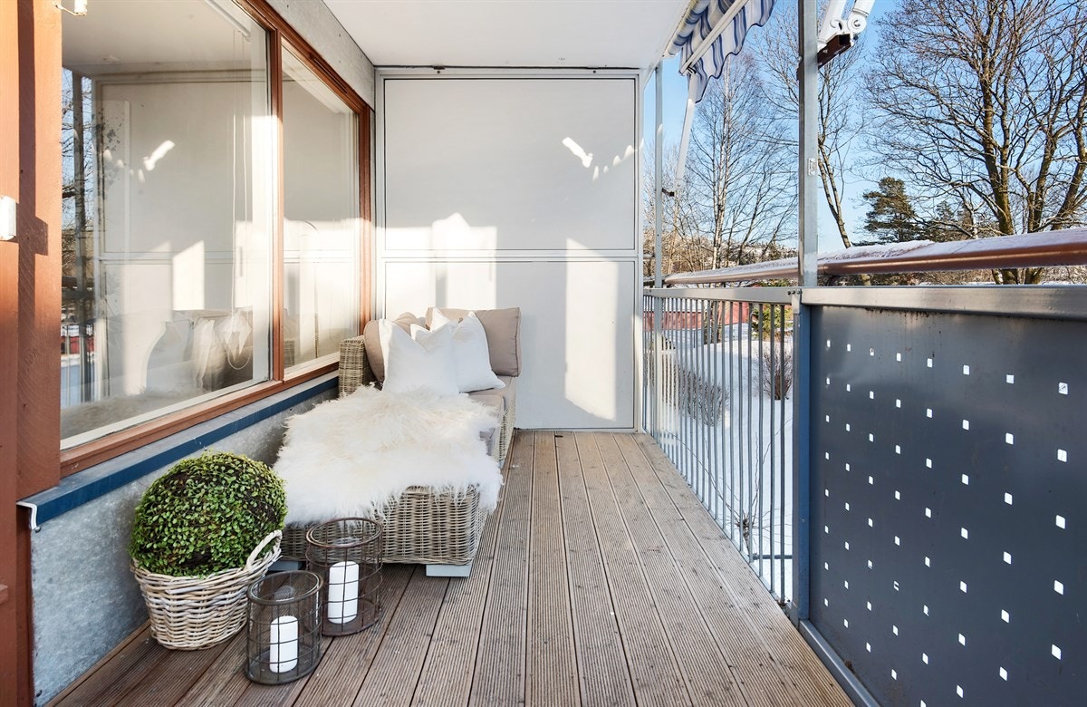 Overbygget terrasse med markise - god plass til utemøbler og grill Galleribilde