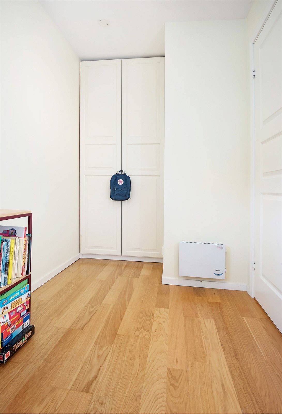 Garderobeskap på soverom 2 / kontor Galleribilde