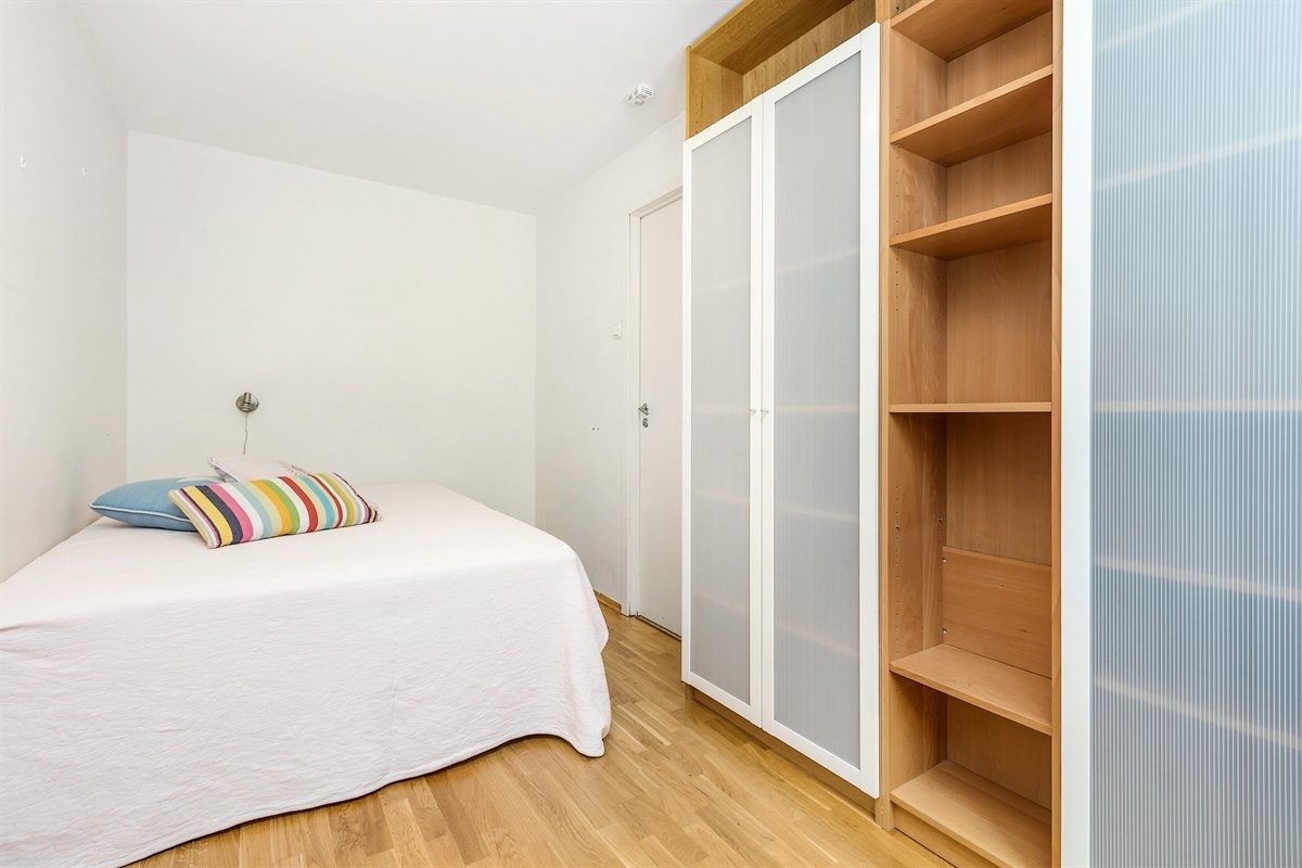 Soverom nr. 2 med en stor garderobe. Galleribilde