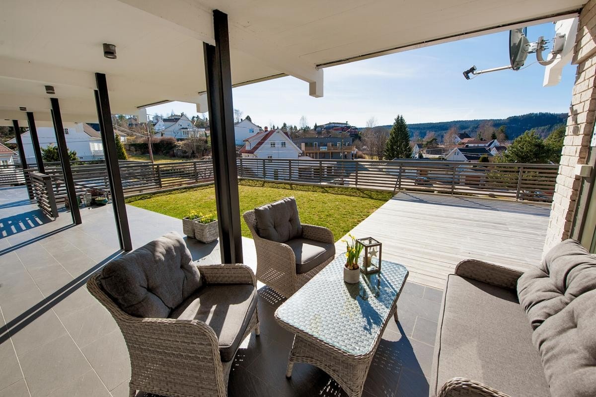 Takoverbygg med spotter Galleribilde