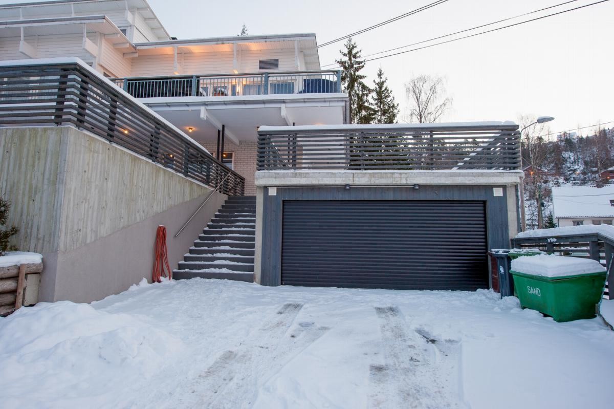 Parkering i dobbel garasje Galleribilde