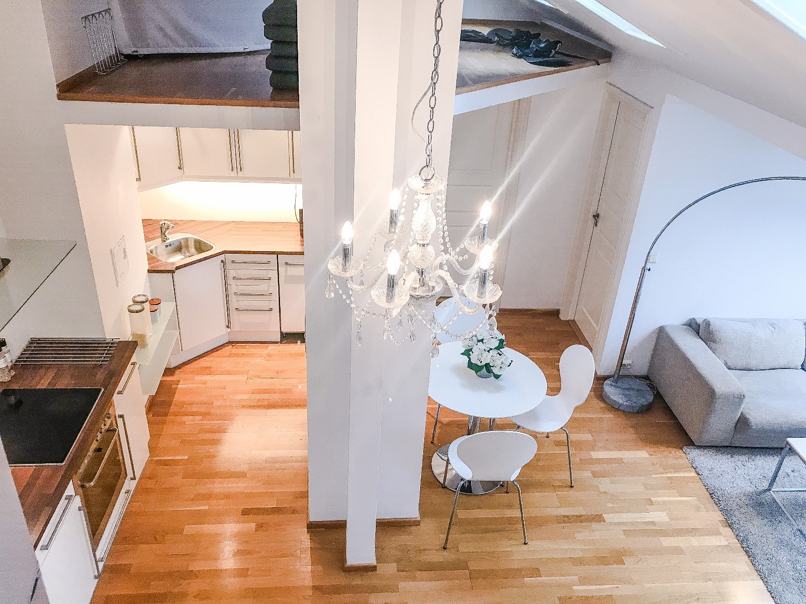 Kjøkken, stue og deler av hems. Galleribilde