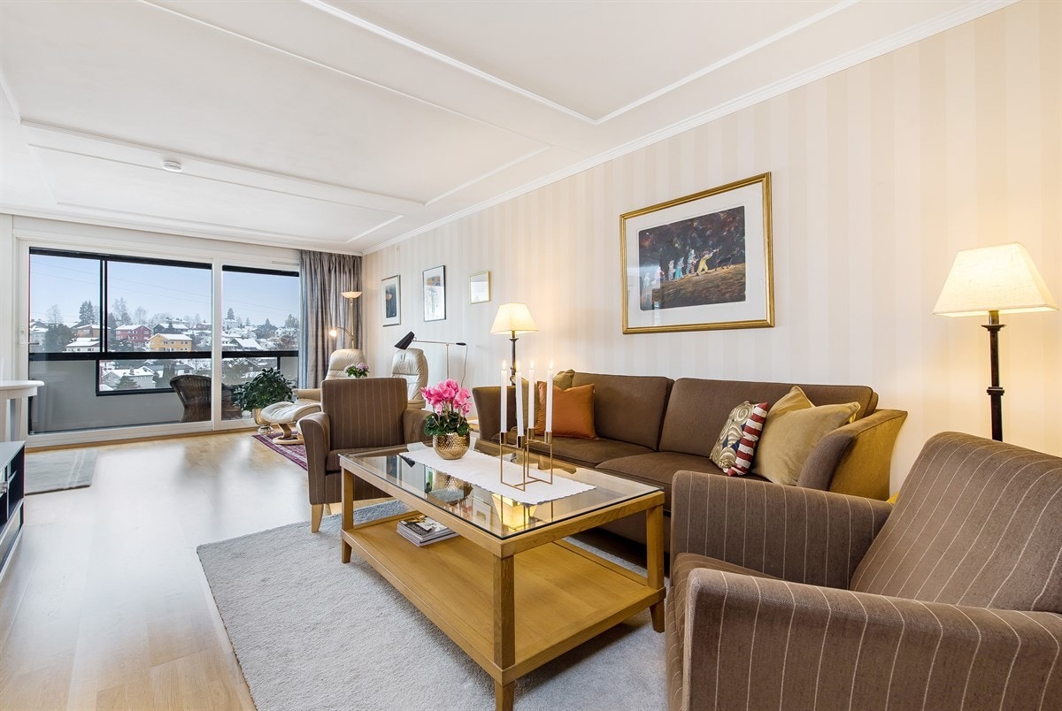 Lys stue med flott utsikt. Galleribilde