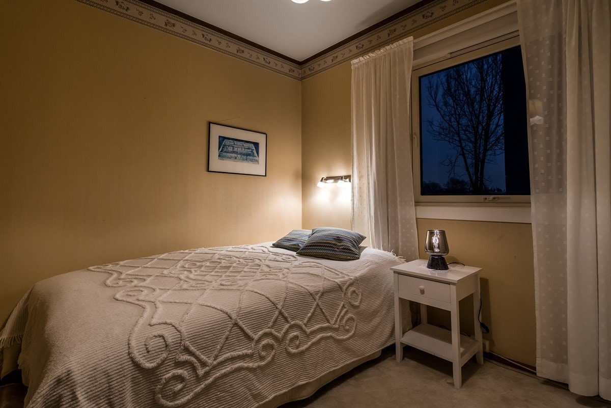 Soverom2 med garderobeskap. Galleribilde