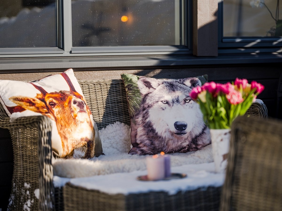 Her kan familien kose seg med middagen samt fint utsikt mot skogen om sommeren. Galleribilde