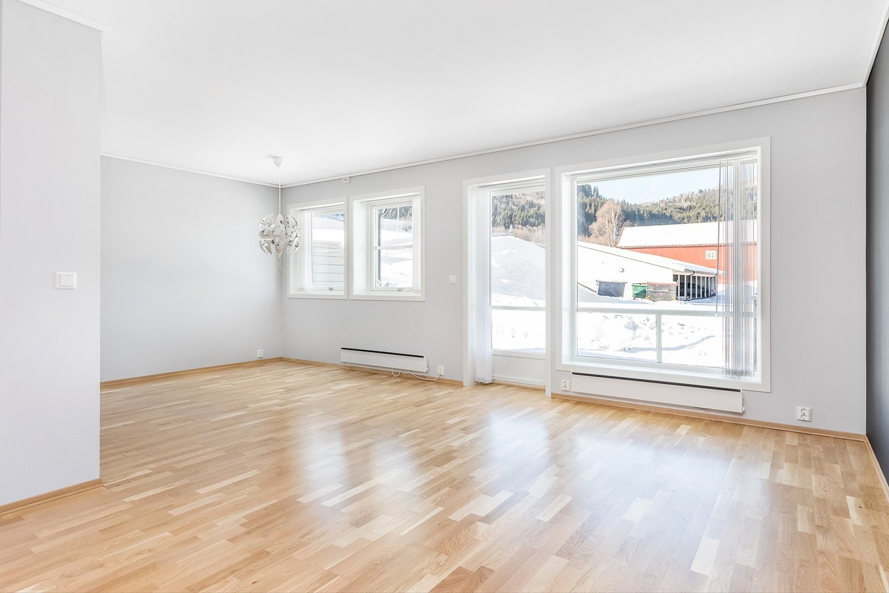 Leiligheten er en flott 3-romsleilighet fra 2013 på 70 kvm med fast parkeringsplass i carport Galleribilde