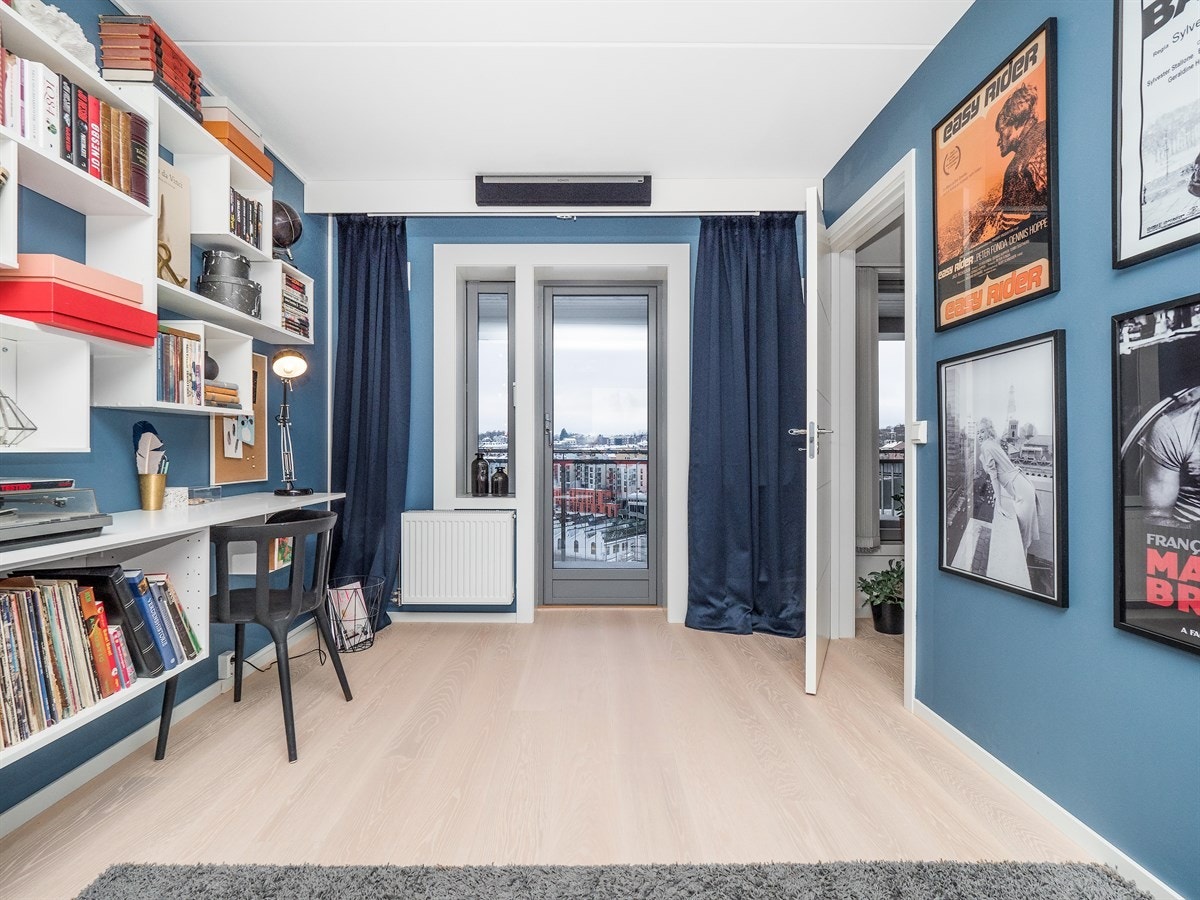 Fra soverom 3/ kinorom er det utgang til den vestvendte balkongen Galleribilde