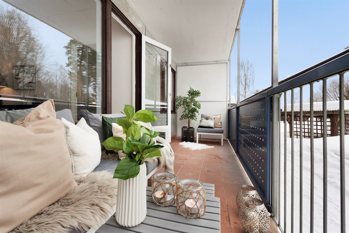 Fra stuen har du utgang til en solrik balkong på 11 kvm med ettermiddagssol. Galleribilde