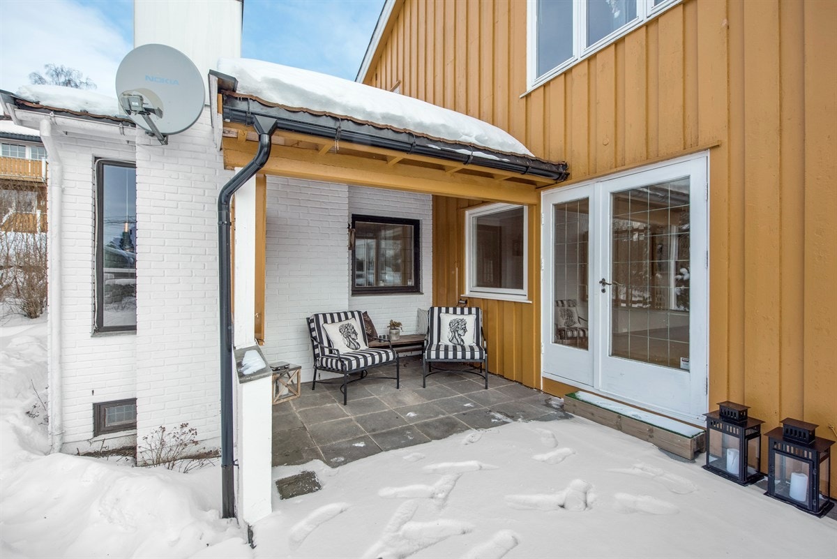 Dette er en yndet sted å innta lunch og middag på. Direkte adgang til den store hagen. Galleribilde