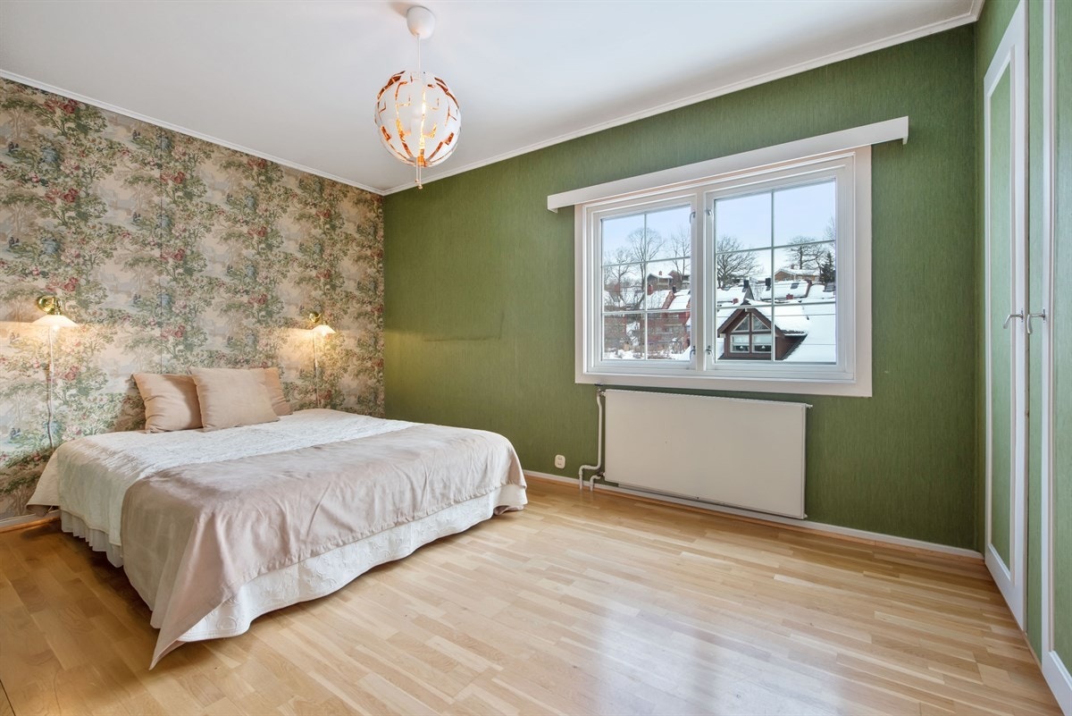 Soverom nr. 4 med innebygde garderobeskap. Galleribilde